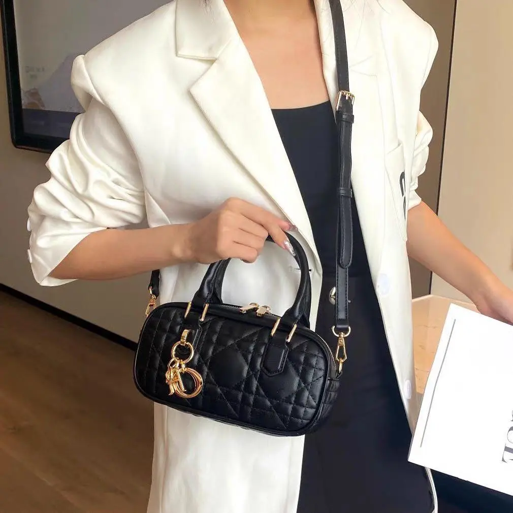 MIU MIU Trendy Leather Crossbody Bag 1037 - Image 2