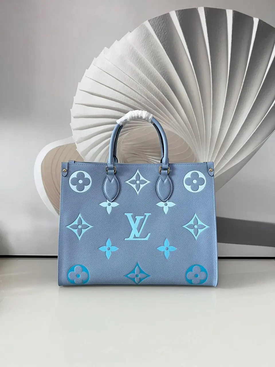 LOUIS VUITTON Empreinte Monogram Giant By The Pool Onthego MM Summer M45718 - Image 2