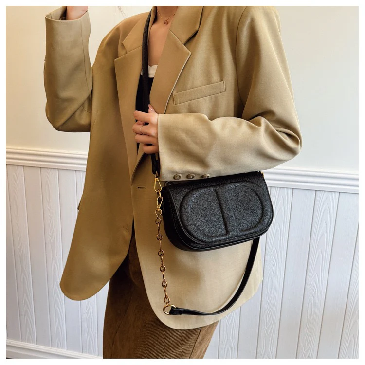 Chic Gold Chain Crossbody Bag 1091 - Image 2
