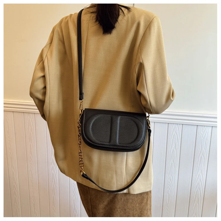 Chic Gold Chain Crossbody Bag 1091 - Image 4