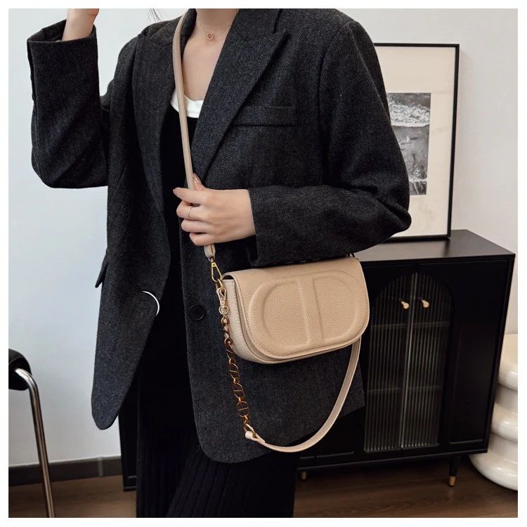 Chic Gold Chain Crossbody Bag 1091 - Image 2