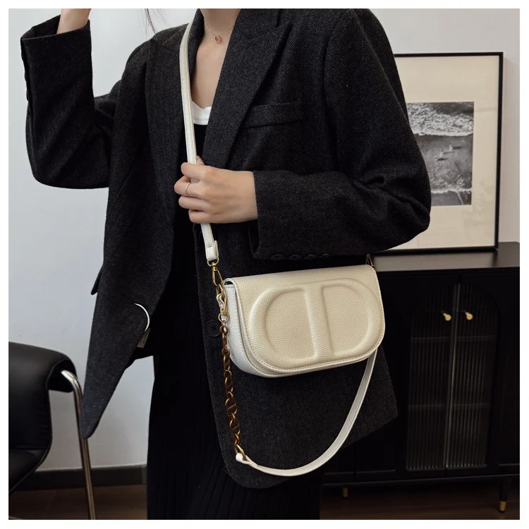 Chic Gold Chain Crossbody Bag 1091 - Image 2