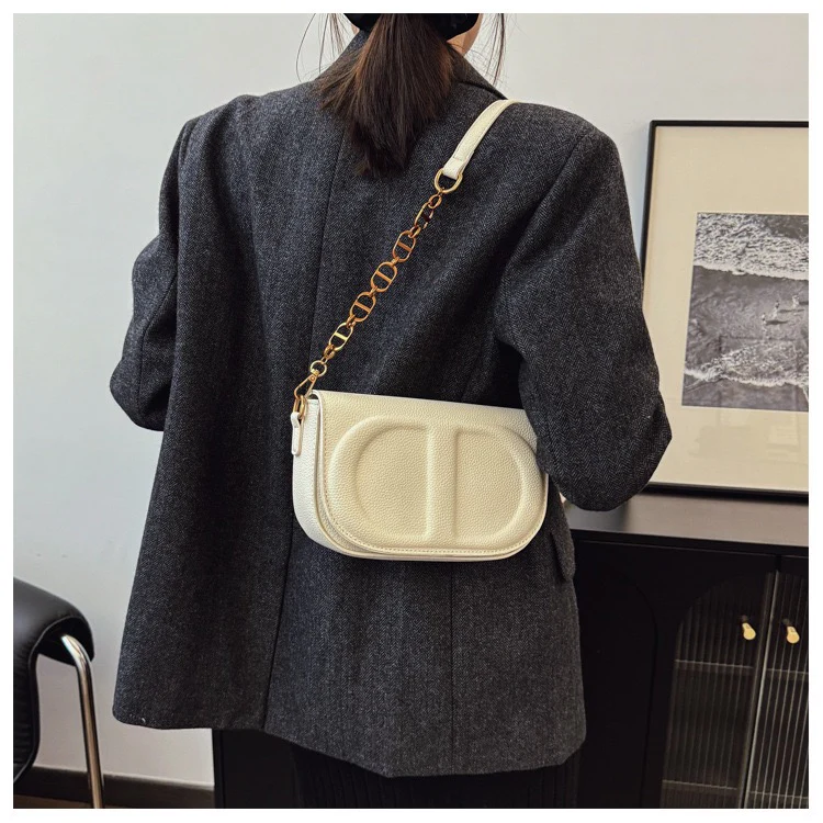 Chic Gold Chain Crossbody Bag 1091 - Image 4