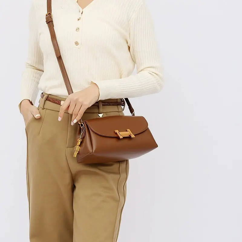 Stylish Leather Crossbody Bags For Women 065 - Image 3