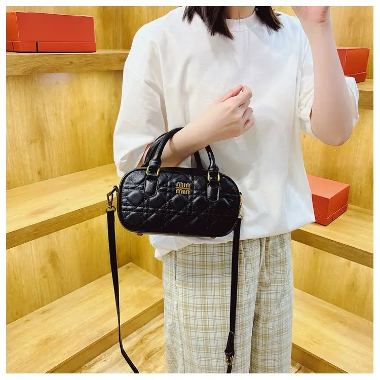 MIN MIN Classic Crossbody Bag 801-1 - Image 3